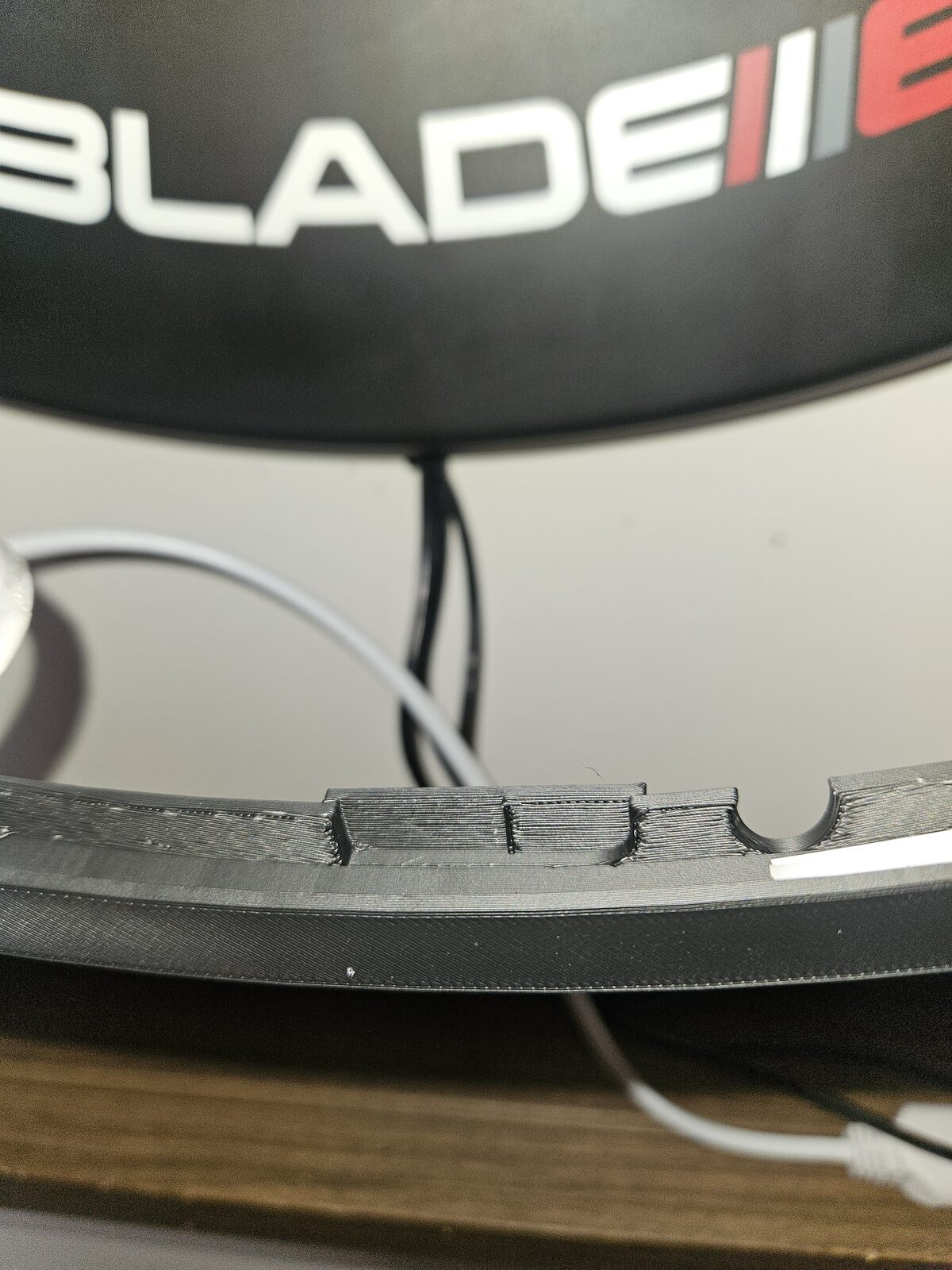 Clamp mechanism that fixes the arm to the surround